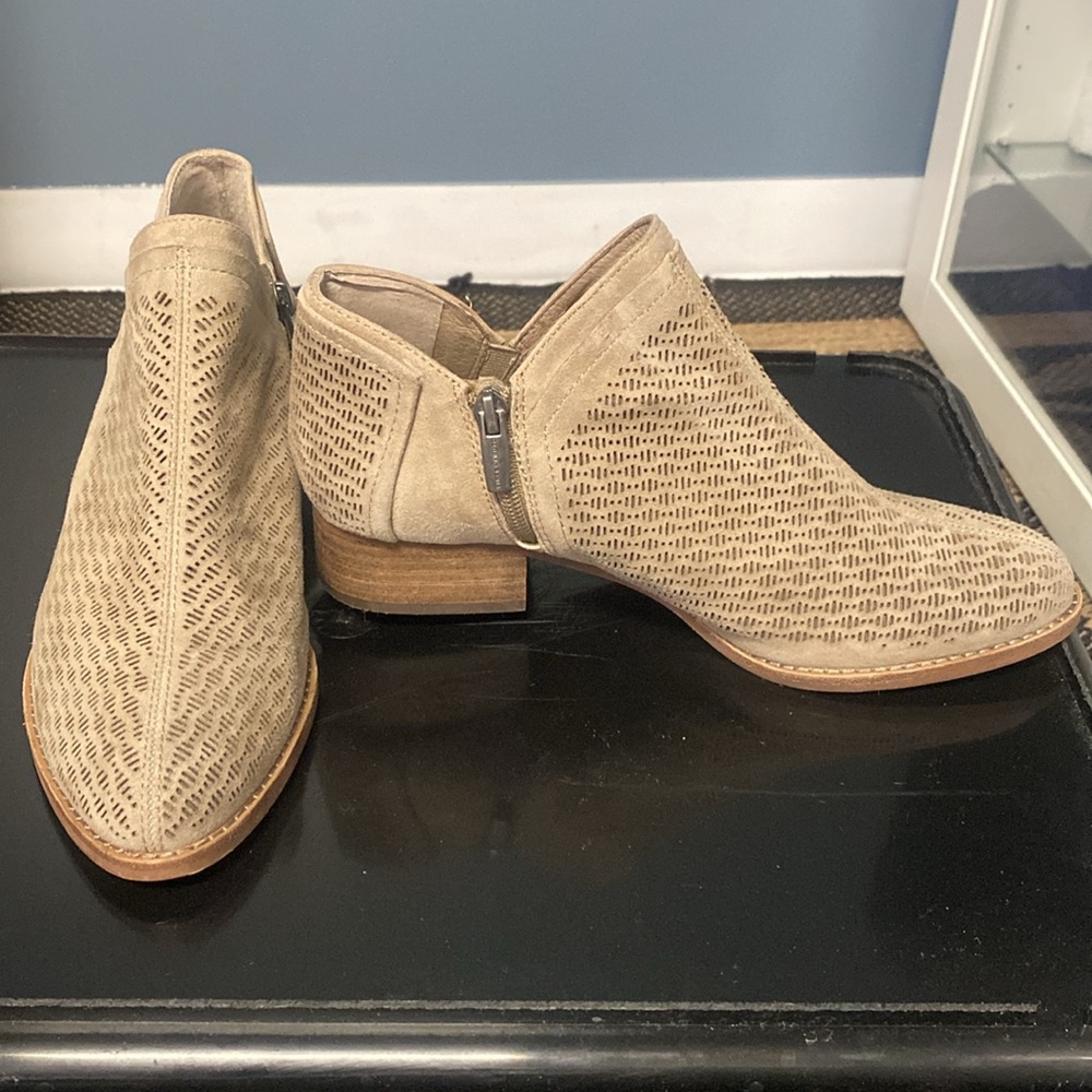 Vince Camuto “Clorieea”  perforated ankle bootie - Picture 3 of 5